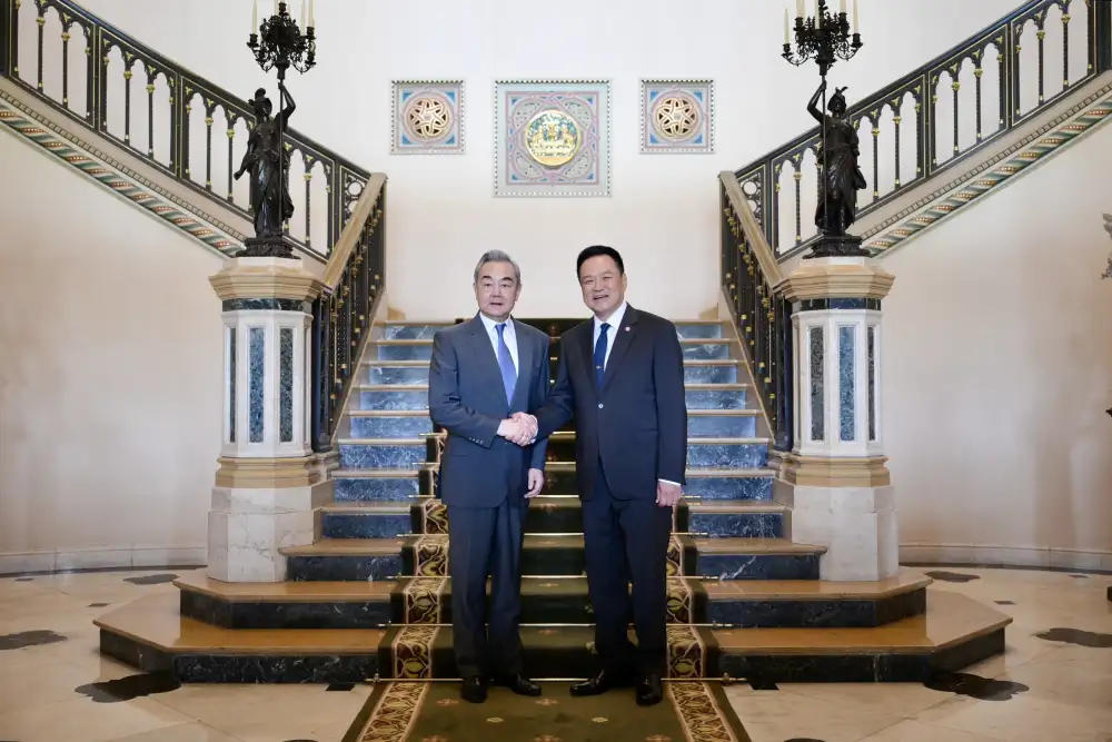 นายกฯ ต้อนรับ 