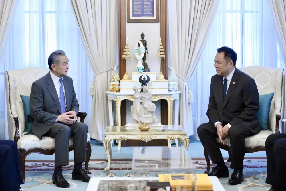 นายกฯ ต้อนรับ 