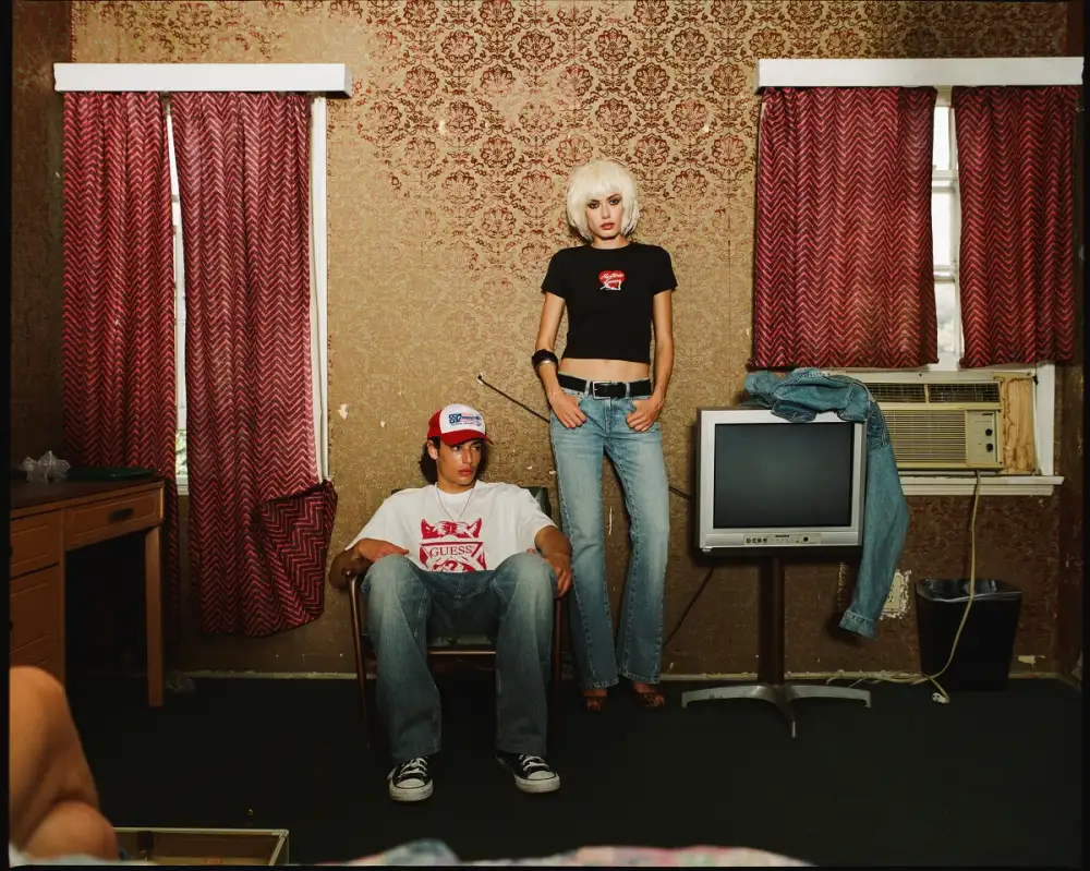 เมื่อสองขั้วแฟชั่นอย่าง GUESS JEANS และ HYSTERIC GLAMOUR นำความคลาสสิกสไตล์แคลิฟอร์เนีย มาผสานเข้ากับแฟชั่นแหวกแนวในโตเกียว