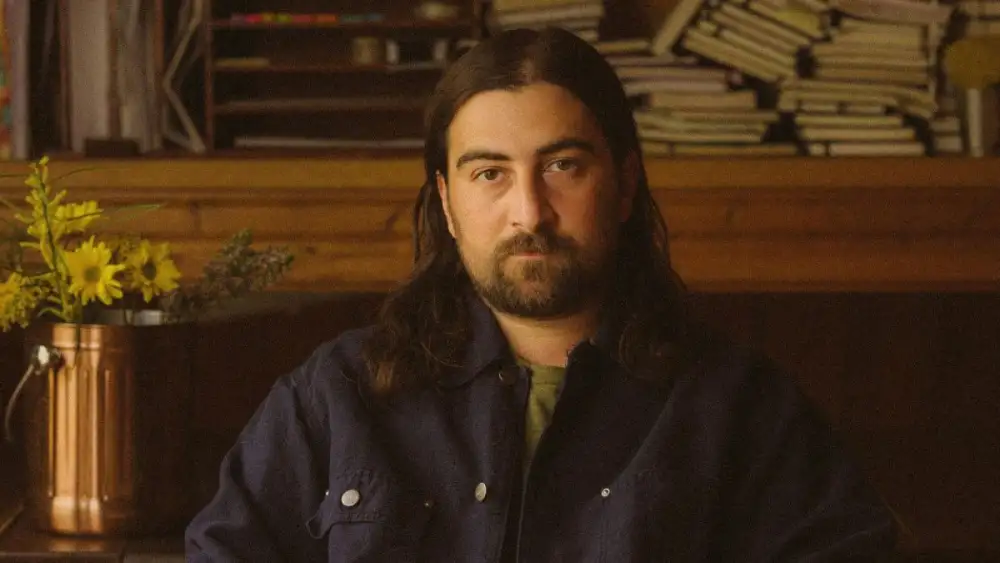 Noah Kahan ปล่อยอัลบั้มใหม่ The Great Divide: The Last Of The Bugs อัดแน่น 21 เพลง พร้อมสารคดี Noah Kahan: Out of Body ชมได้แล้ววันนี้ใน Netflix