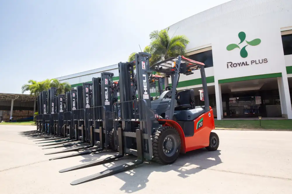 PLUS ยกระดับสู่ Green Logistics ใช้ EV Forklift ลดคาร์บอนทั้งซัพพลายเชน
