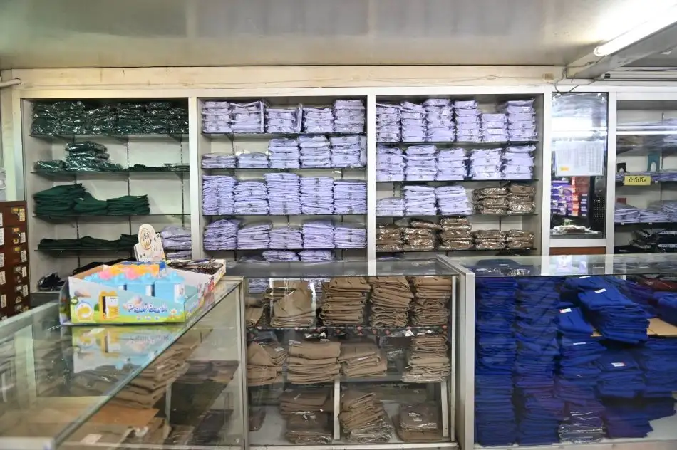 พาณิชย์ลุยตรวจร้านชุดนร. ก่อนเปิดเทอม พร้อมเดินหน้าโครงการ 