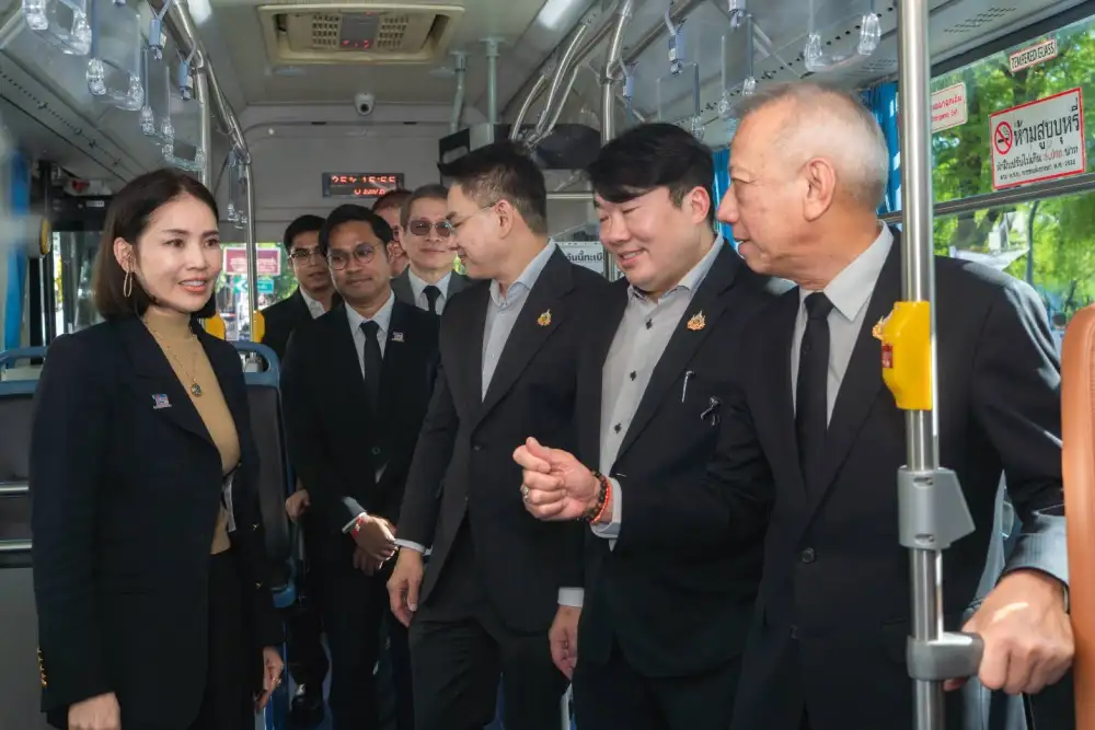 คมนาคม-ไทยสมายล์บัส เปิดรับบัตรสวัสดิการฯ จ่ายค่ารถเมล์ นำร่อง 23 เส้นทาง เริ่มวันนี้