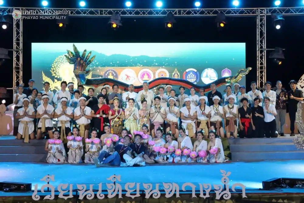 นักเรียนโรงเรียนสาธิต มพ. แสดงศักยภาพด้านศิลปวัฒนธรรม งานเวียนเทียนทางน้ำ กลางกว๊านพะเยา ครั้งที่ 57 เนื่องในวันวิสาขบูชา 2569