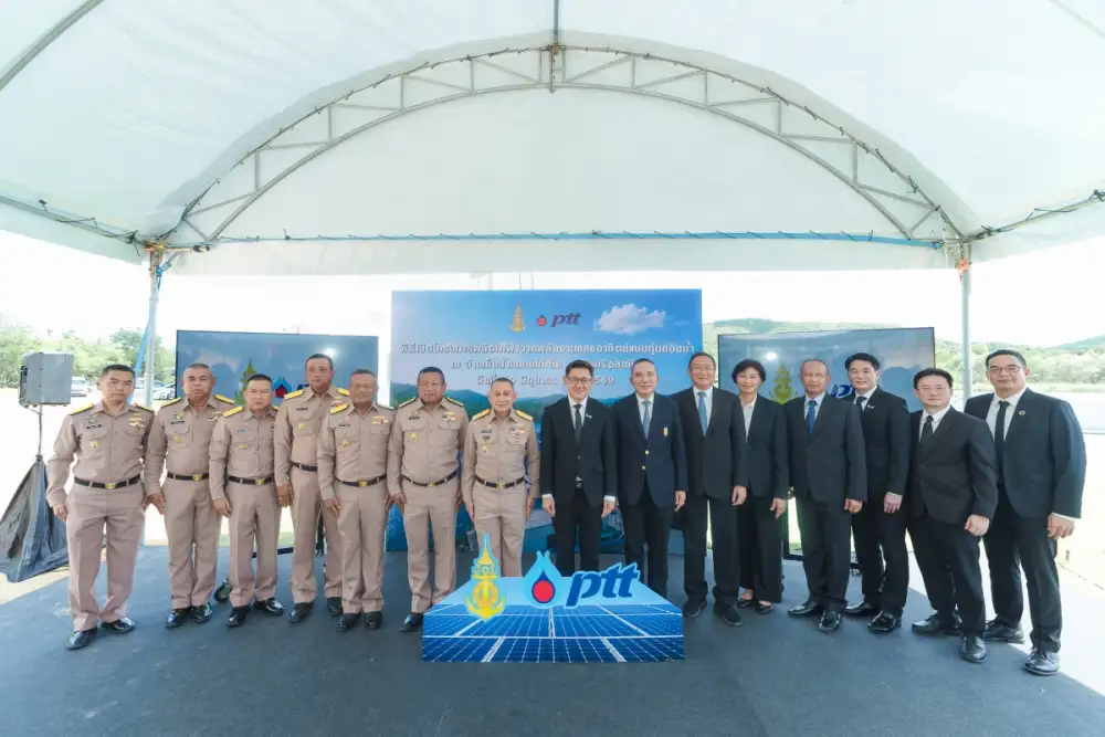 ปตท. ร่วมกับ กองทัพเรือ ติดตั้งโซลาร์บนทุ่นลอยน้ำ ผลิตไฟฟ้าจากพลังงานหมุนเวียน เสริมภารกิจความมั่นคง หนุนเป้าหมาย Net Zero ประเทศ