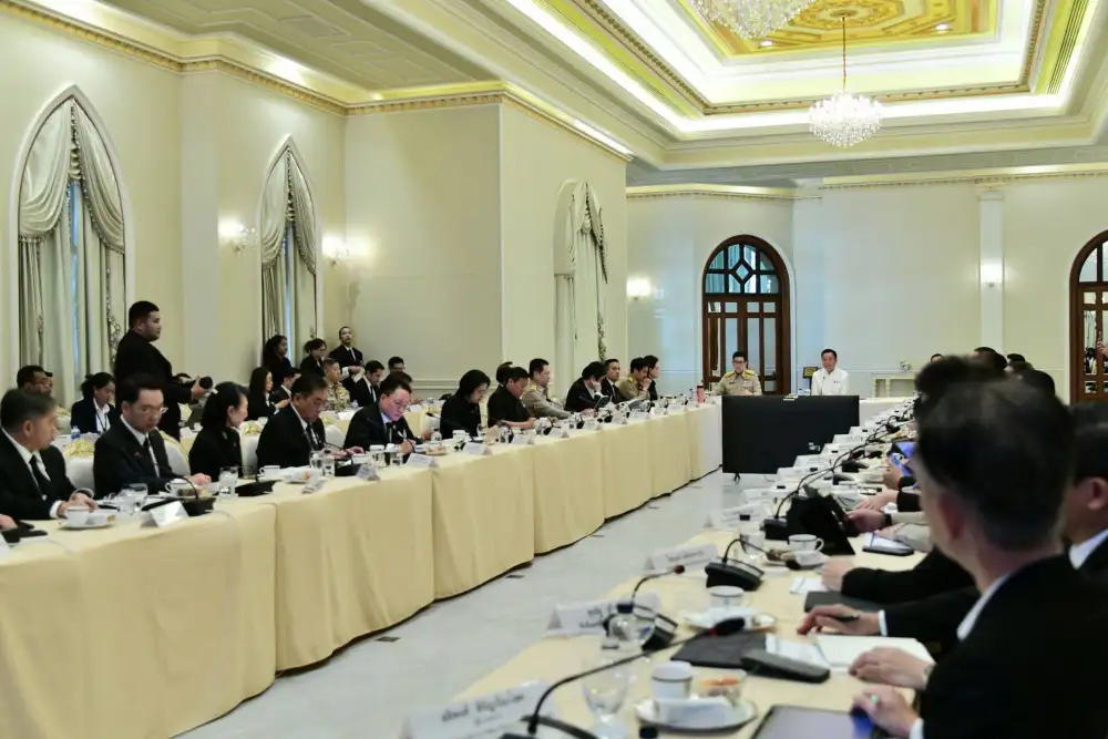 นายกฯ นั่งหัวโต๊ะประชุม กรอ.นัดแรก ชูโมเดล ครม.เศรษฐกิจพลัส ดึงเอกชนร่วมกำหนดทิศทางเศรษฐกิจ
