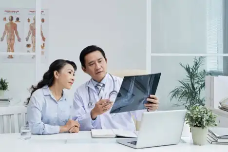 สัญญาณอันตราย! 5 อาการที่ต้องรีบพบหมอกระดูกและข้อด่วน