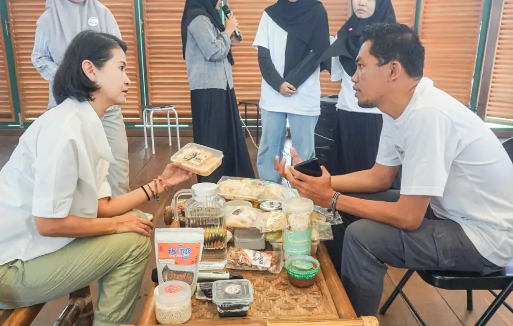 ชุมชนอินโดนีเซียเปลี่ยนมันสำปะหลังสียักให้เป็นอาหารสุขภาพ