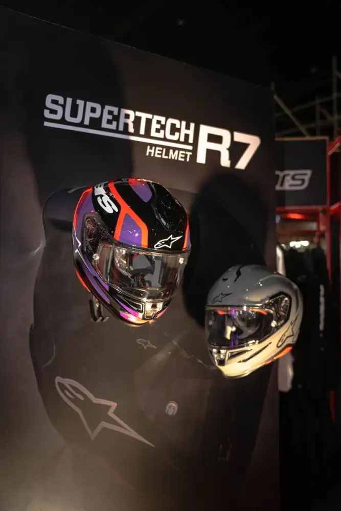 เริ่มแล้ววันนี้! เพซแม็กซ์ มอเตอร์สปอร์ต เปิดตัวหมวกกันน็อค Alpinestars