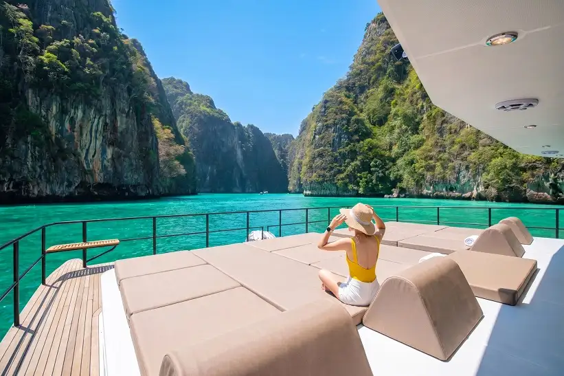 'PISCES' ลักชัวรีทริปล่องเรือคาตามารันระดับโลกแห่งใหม่บนเกาะภูเก็ต ไลฟ์สไตล์แห่งความหรูหราที่ไม่สิ้นสุด