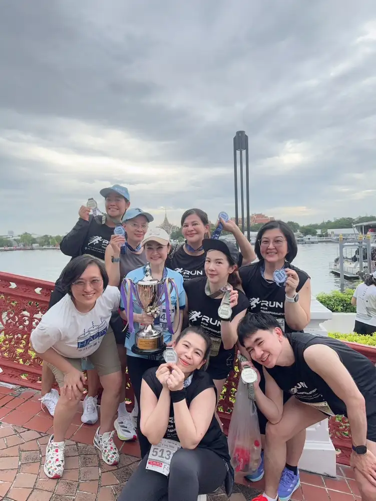 ทีมแลนด์มาร์ค เวิลด์ไวด์ ประเทศไทย รับถ้วยรางวัลพระราชทานในกิจกรรมวิ่งการกุศล 