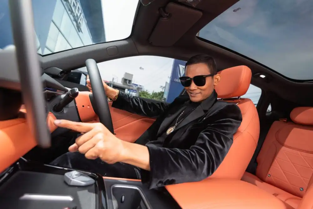 Tony Jaa, Thailand's action superstar chooses the DEEPAL S05 BEV MAX embraces his first EV after finding the perfect companion for every journey