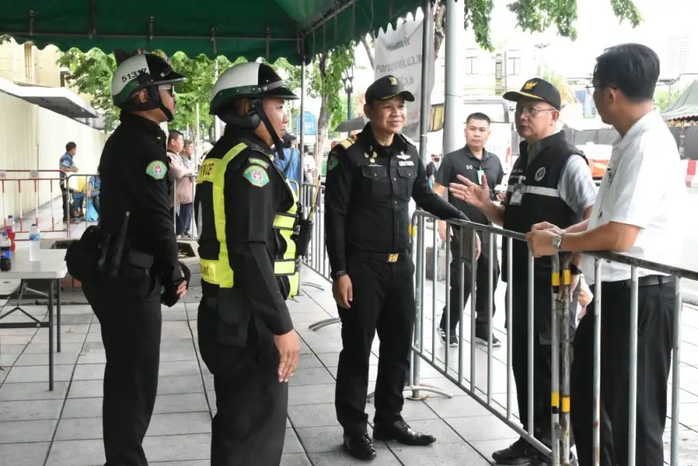 เขตพระนคร ขอความร่วมมืองดแจกอาหารในที่สาธารณะ ชวนคนไร้บ้านใช้บริการ