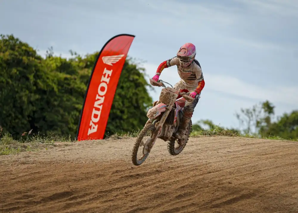 นักบิดฮอนด้า ผงาดคว้าชัย Honda CRF 2 รุ่นไฮไลต์ 