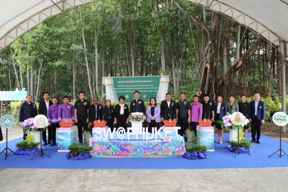 กรมลดโลกร้อน เปิดศูนย์การเรียนรู้โรงเรียนคาร์บอนต่ำ (Low Carbon School) โรงเรียนเฉลิมพระเกียรติฯ ภูเก็ต รวมพลังการเรียนรู้ สร้างเยาวชนกู้โลก สู่สังคมคาร์บอนต่ำอย่างยั่งยืน