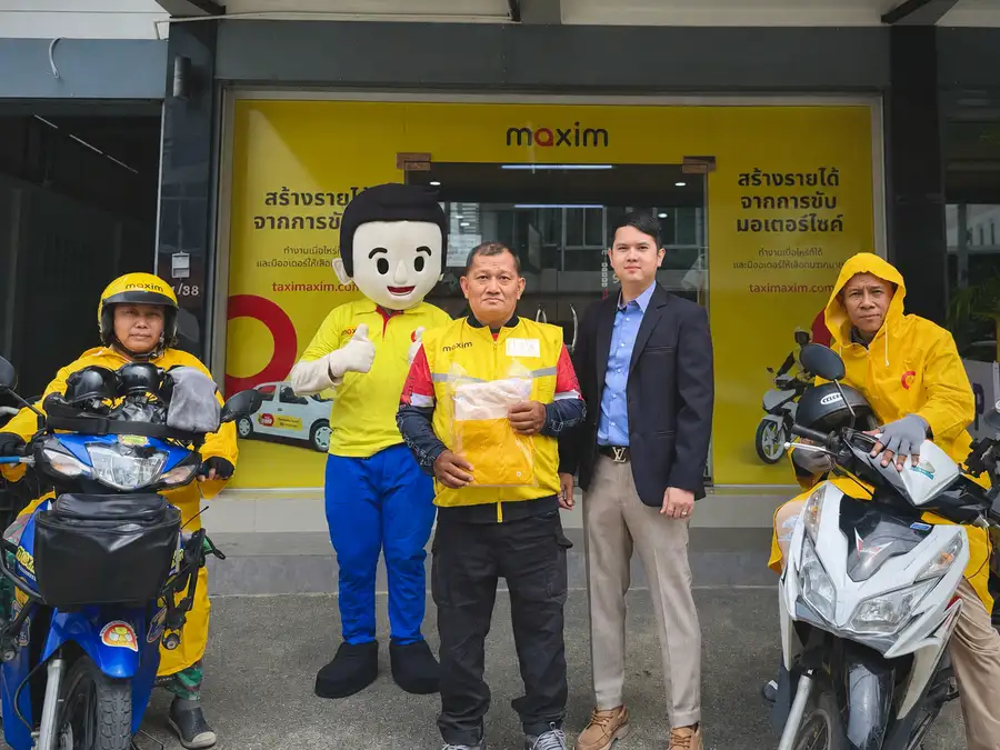Maxim เดินหน้าดูแลพาร์ตเนอร์คนขับช่วงฤดูฝนอย่างต่อเนื่อง มอบเสื้อกันฝน-ฟรีค่าคอมฯ 24 ชั่วโมง เสริมความพร้อมทั่วประเทศ