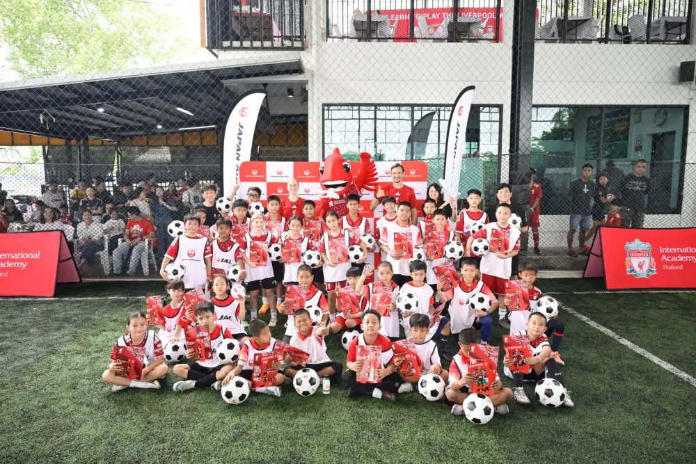 JAL and Liverpool FC Bring