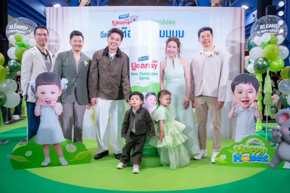 ห้างแตกของจริง! 'โซล-โมเน่' ควง 'แม่เม' เปิดตัวพรีเซนเตอร์ Kleansy ปล่อยดาเมจความน่ารักฟันน้ำนม หอมฟุ้งจนใจฟูทั้งงาน