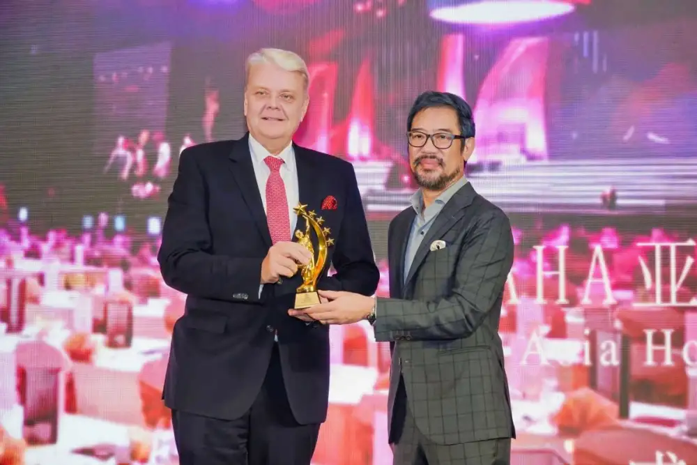 โรงแรมเซ็นทาราแกรนด์และบางกอกคอนเวนชันเซ็นเตอร์ เซ็นทรัลเวิลด์ คว้ารางวัล Best MICE Hotel of the Year จากเวที AHA Asia Hotel Awards