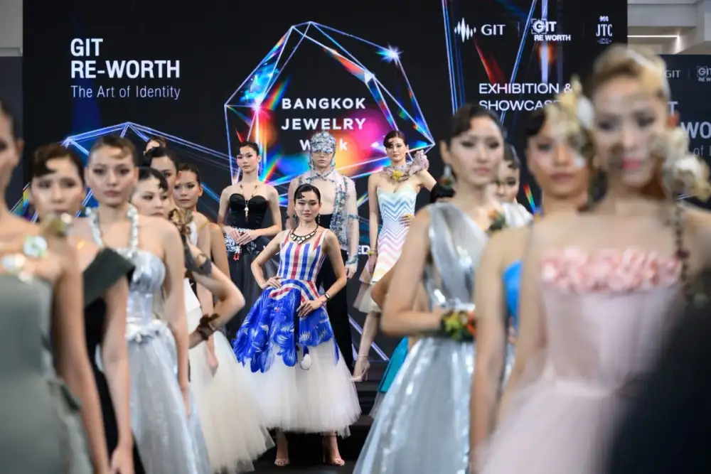 เริ่มแล้ว GIT BANGKOK JEWELRY WEEK 2026 @SILOM SPECIAL EDITION 19 - 22 ตุลาคม 2569โชว์เครื่องประดับต้นแบบ 35 ผลงาน พร้อมร้านค้าจากผู้ประกอบการ 15 แบรนด์ จาก