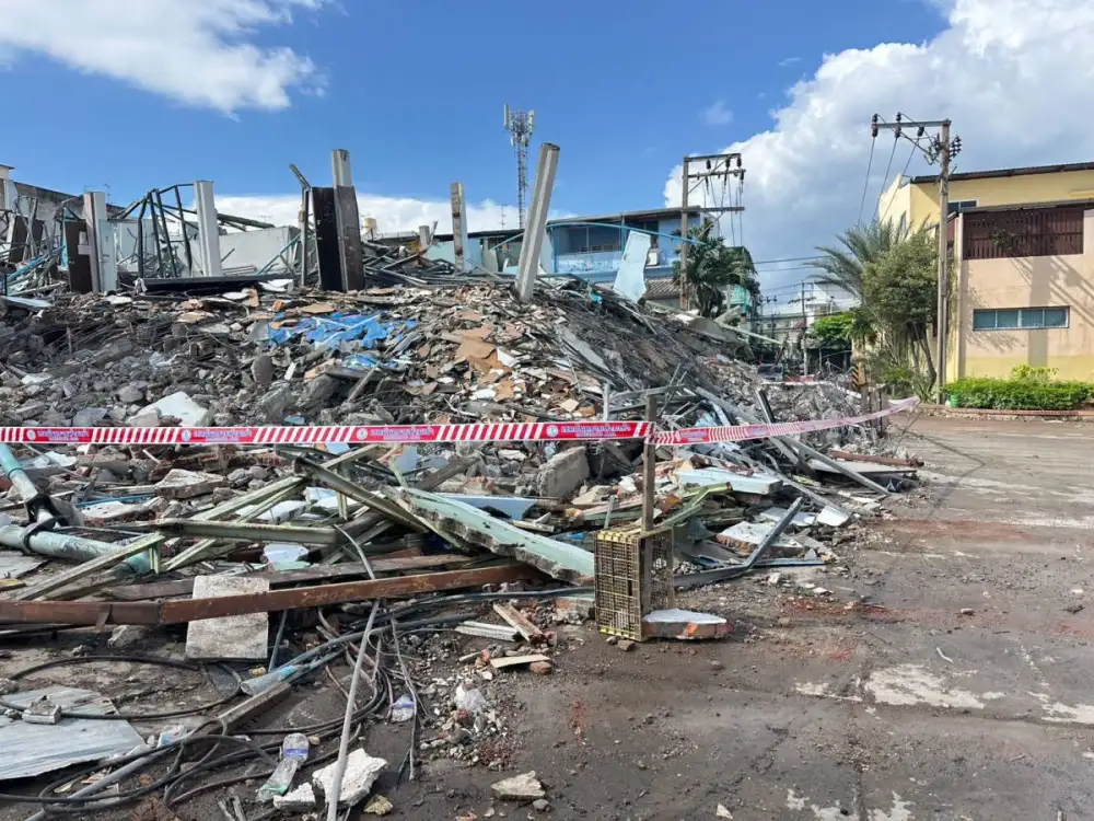 เขตบางบอน ตรวจสอบการรื้อถอนอาคารบริเวณบางบอน 1 ซอย 11 ย้ำมาตรฐานความปลอดภัยเคร่งครัด ป้องกันอันตรายต่อประชาชน