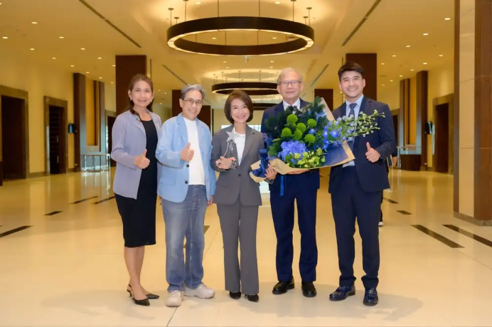 ดร.อาทิรัตน์ จารุกิจพิพัฒน์ CEO รพ.บำรุงราษฎร์ คว้ารางวัล 'บุคคลตัวอย่างภาคธุรกิจแห่งปี 2026' ภาคธุรกิจการแพทย์ สะท้อนวิสัยทัศน์ผู้นำด้านการแพทย์และการบริหารองค์กรอย่างยั่งยืน
