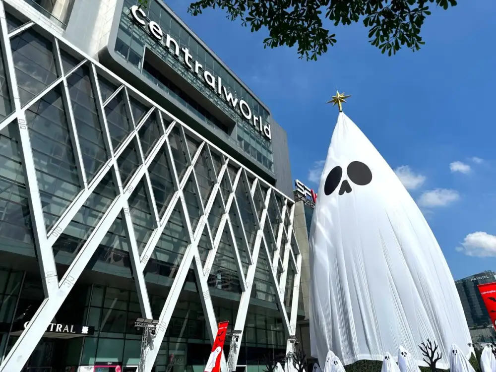 Giant ghost 'Spooky Boo'makes comeback to reclaim global Halloween throne as centralwOrld builds on viral sensation to create southeast Asia's largest Halloween landmark