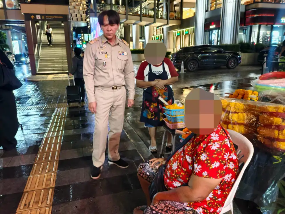 เขตปทุมวัน จัดระเบียบทางเท้าต่อเนื่อง คืนทางสาธารณะให้ประชาชนสัญจรสะดวกปลอดภัย