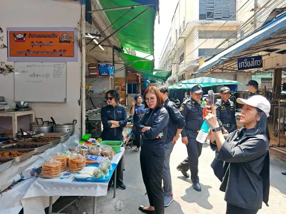 เขตวัฒนา เข้มตรวจสอบร้านค้าตลาดพระโขนง กำชับเป็นไปตามระเบียบ-กฎหมายเคร่งครัด